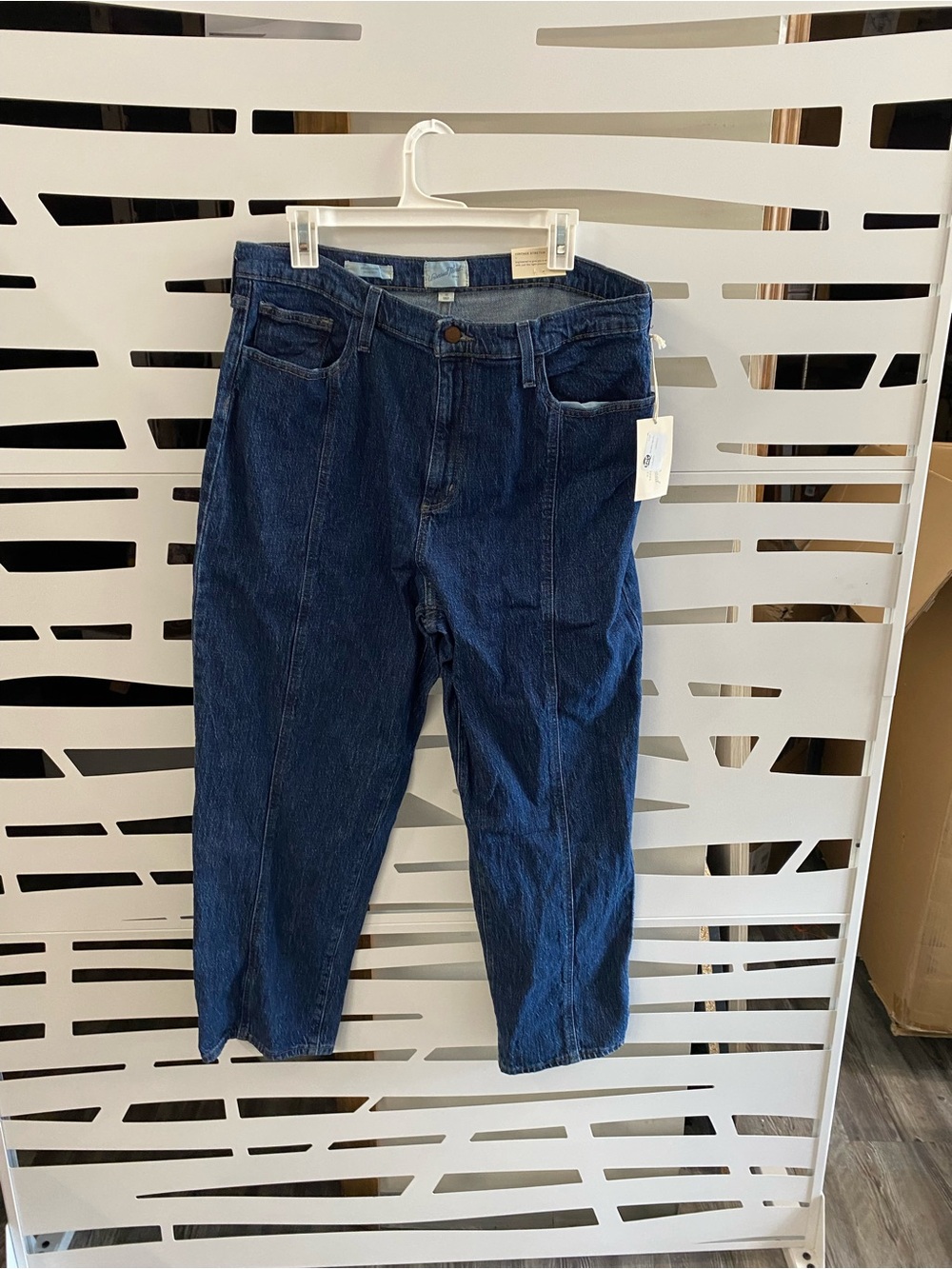 Universal Thread Women’s Dark Blue Relaxed Jeans